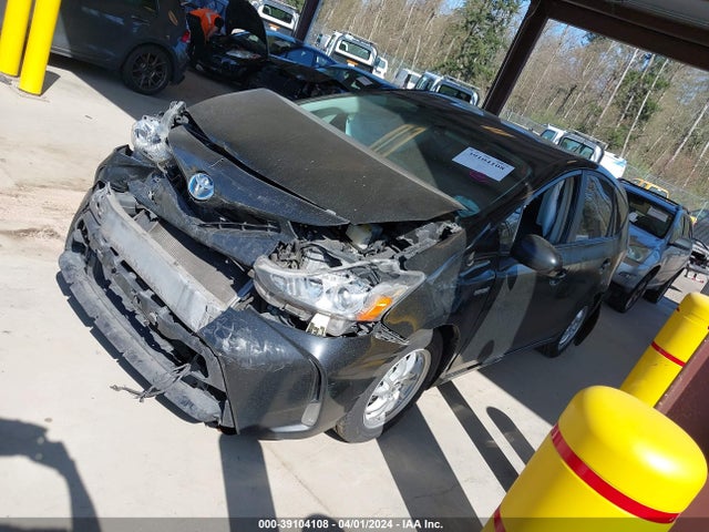 Toyota Prius V Three 2017 JTDZN3EU0HJ060226 Image 2