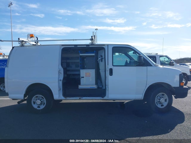 Chevrolet Express 2500 Work Van 2015 1GCWGFCF8F1166990 Image 13