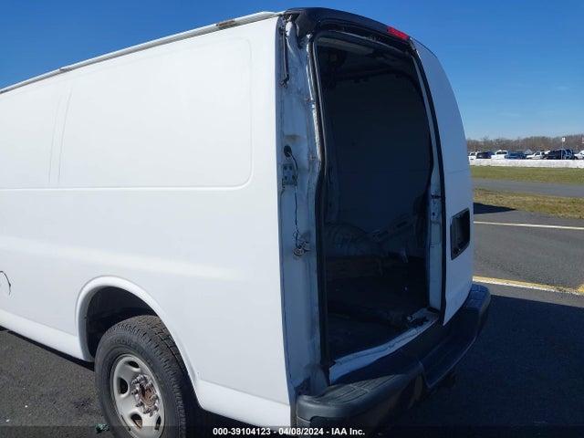 Chevrolet Express 2500 Work Van 2015 1GCWGFCF4F1158224 Image 17