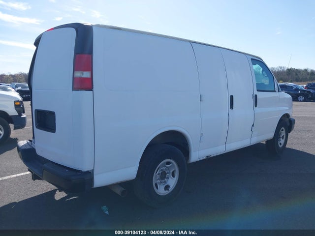 Chevrolet Express 2500 Work Van 2015 1GCWGFCF4F1158224 Image 4