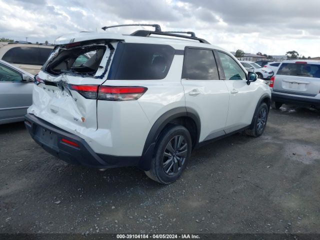 5N1DR3BA8NC240607 Nissan Pathfinder Sv 2wd