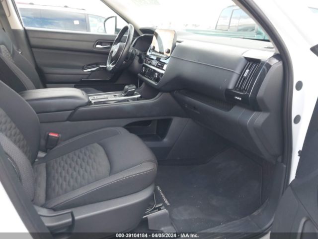 5N1DR3BA8NC240607 Nissan Pathfinder Sv 2wd