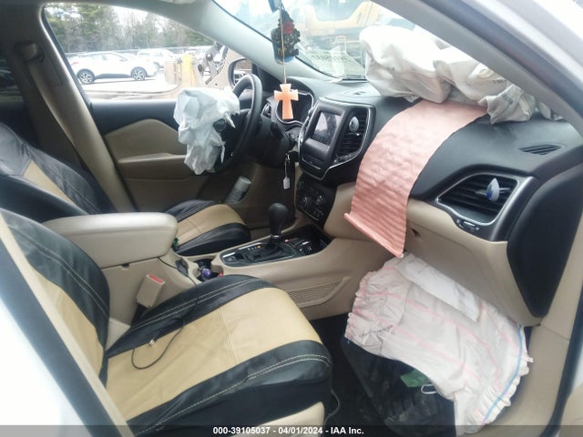 1C4PJLCB3KD376715 Jeep Cherokee Latitude Fwd