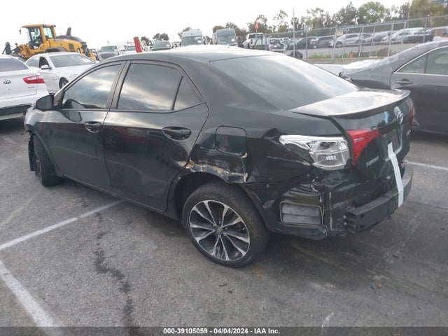 Toyota COROLLA SE 2018 5YFBURHE9JP837032 Image 3