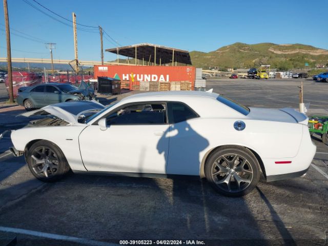 2C3CDZAT7FH712688 Dodge Challenger R/t