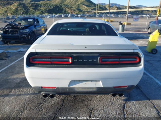 2C3CDZAT7FH712688 Dodge Challenger R/t