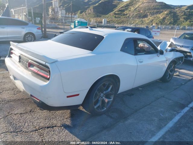2C3CDZAT7FH712688 Dodge Challenger R/t