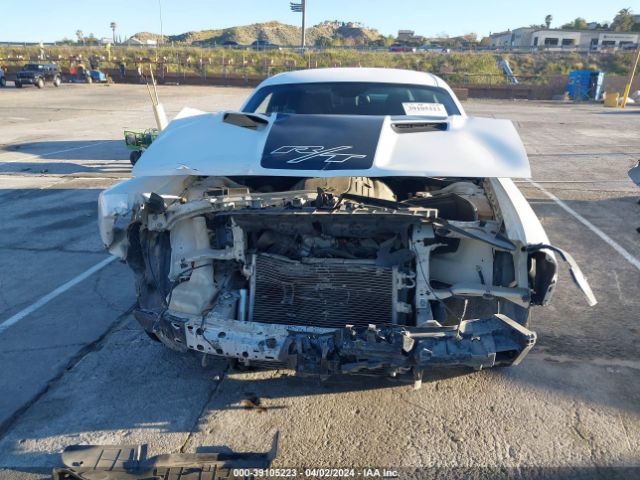 2C3CDZAT7FH712688 Dodge Challenger R/t