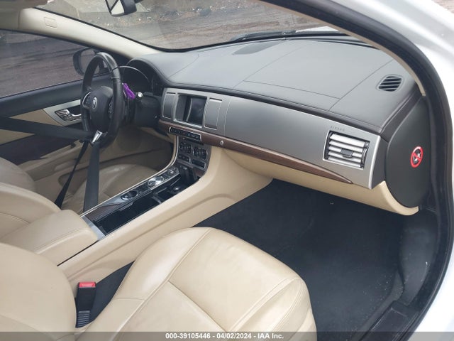 2012 JAGUAR XF SAJWA0FB6CLS39654 Photo 4