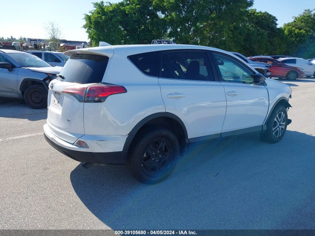 Toyota RAV4 LE 2017 2T3ZFREV9HW363323 Image 4