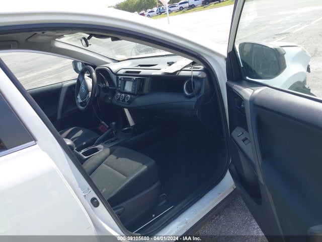 Toyota RAV4 LE 2017 2T3ZFREV9HW363323 Image 5