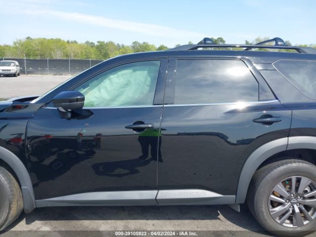 5N1DR3BD8NC260978 Nissan Pathfinder Sv 4wd