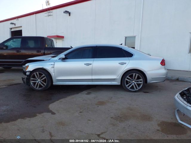 1VWDT7A33HC078077 Volkswagen Passat 1.8t R-line