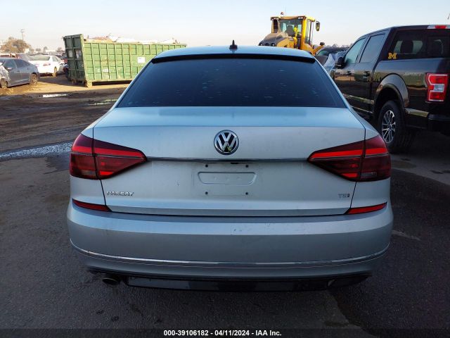 1VWDT7A33HC078077 Volkswagen Passat 1.8t R-line