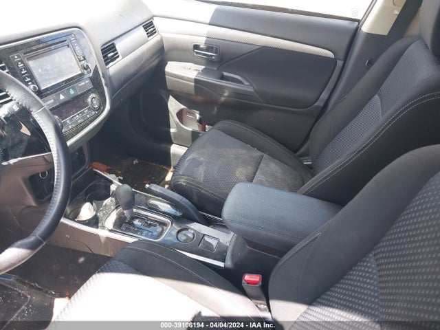 JA4AD2A33HZ057419 Mitsubishi Outlander Es