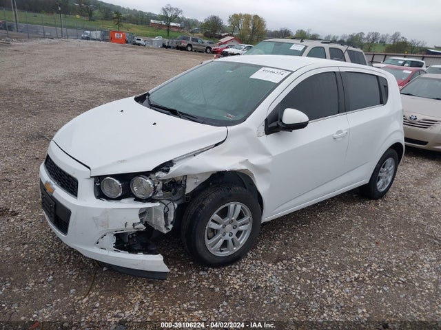 Chevrolet Sonic Lt Auto 2016 1G1JC6SH8G4143369 Image 2