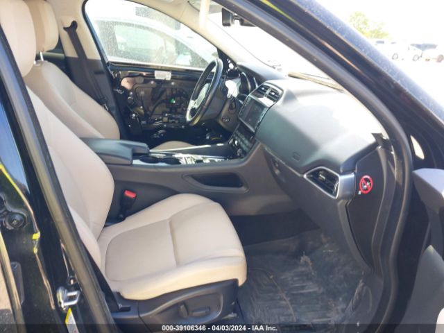 SADCJ2BV1HA068087 Jaguar F-pace 35t Premium