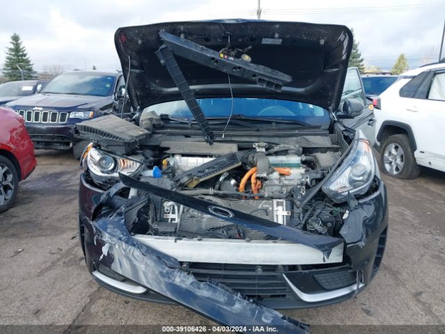 KNDCB3LC5J5211374 KIA NIRO LX