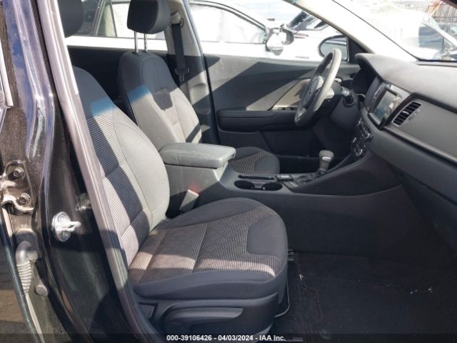 KNDCB3LC5J5211374 KIA NIRO LX