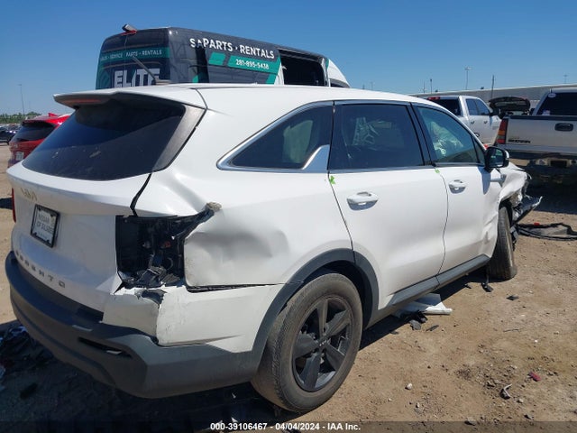 KIA SORENTO LX 2022 5XYRG4LC2NG105916 Image 4