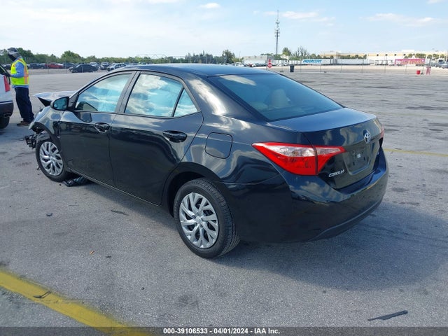 Toyota COROLLA LE 2017 5YFBURHE8HP733707 Image 3