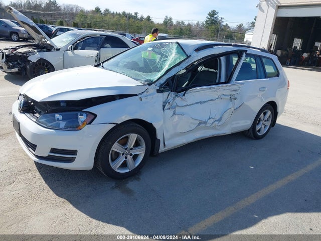 3VWFA7AU8FM507233 Volkswagen Golf Sportwagen Tdi S 4-door