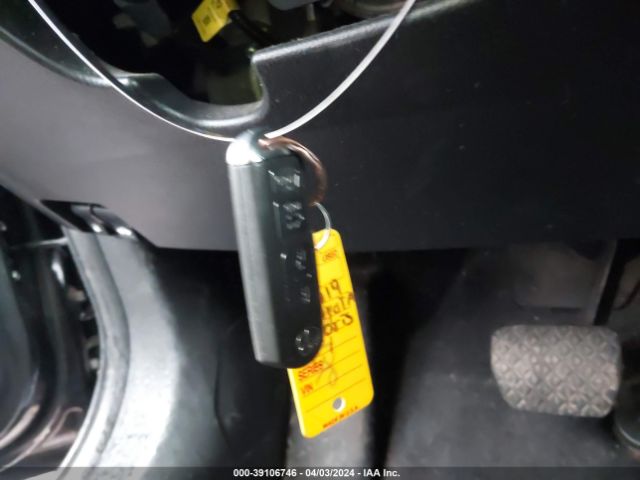 3MYDLBYV6KY505328 Toyota YARIS LE