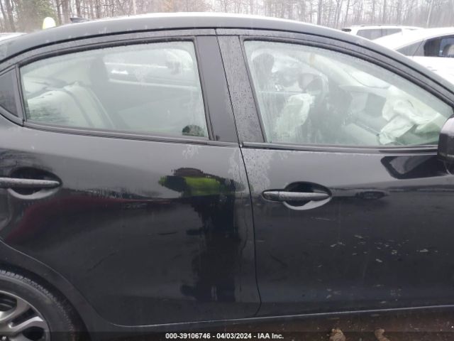 3MYDLBYV6KY505328 Toyota YARIS LE