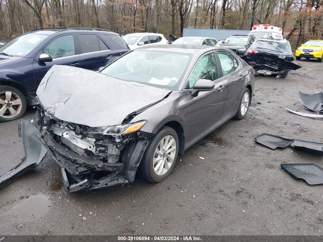 Toyota CAMRY LE 2024 4T1C11BK1RU117330 Image 2