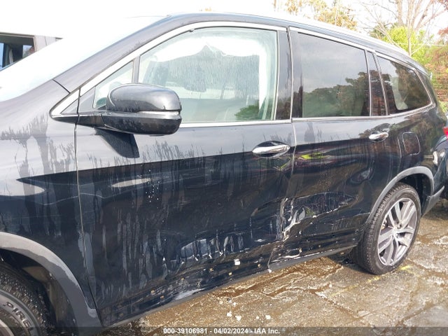Honda Pilot Touring 2017 5FNYF6H96HB036098 Image 6