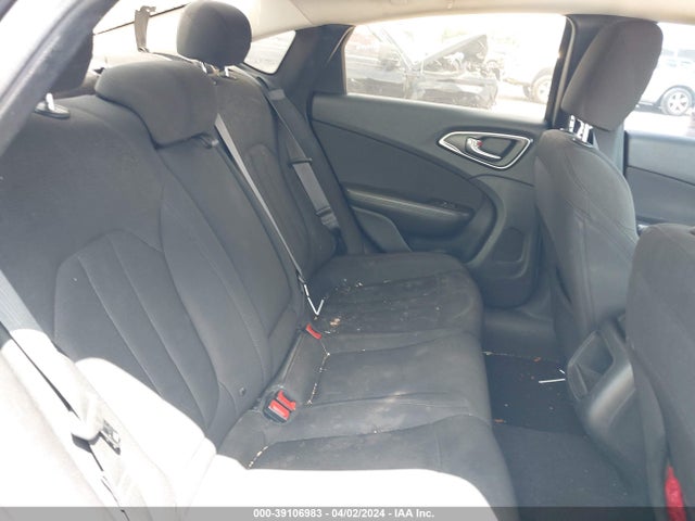 Chrysler 200 Limited 2015 1C3CCCAB6FN745339 Image 8