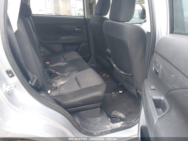 JA4AD3A38EZ012512 Mitsubishi Outlander Se