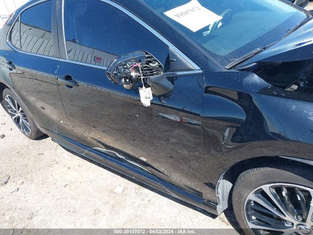 Toyota CAMRY SE 2018 4T1B11HK2JU660001 Image 16