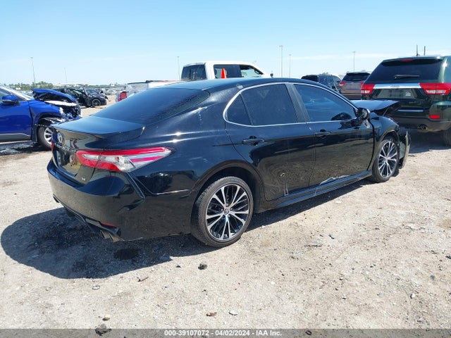 Toyota CAMRY SE 2018 4T1B11HK2JU660001 Image 4