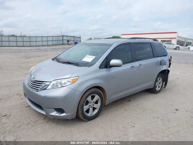 Toyota Sienna Le 8 Passenger 2015 5TDKK3DC8FS568687 Image 2