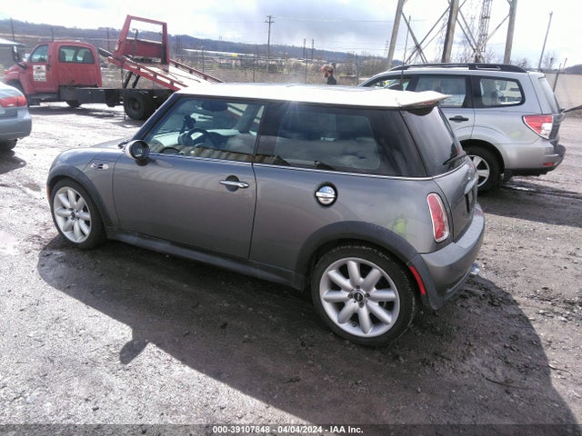 2005 MINI COOPER S WMWRE33495TD98517 Photo 2