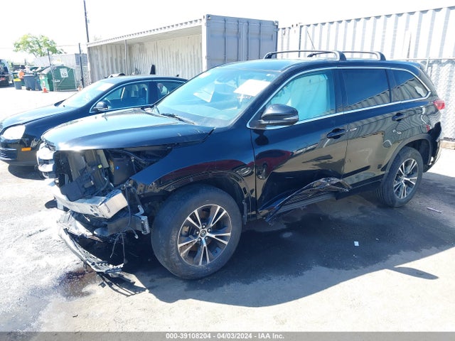 Toyota Highlander Le 2018 5TDZZRFH7JS250736 Image 2