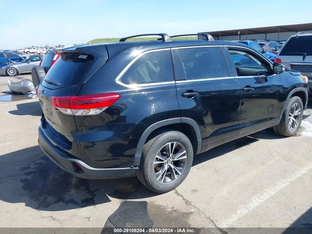 Toyota Highlander Le 2018 5TDZZRFH7JS250736 Image 4