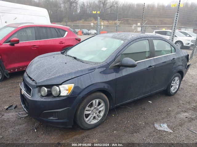 Chevrolet Sonic Lt Auto 2015 1G1JC5SB8F4205924 Image 2