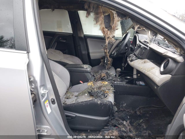 2T3RFREV6HW655818 Toyota Rav4 Xle
