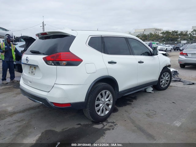 Nissan ROGUE S 2017 KNMAT2MT1HP580731 Image 4