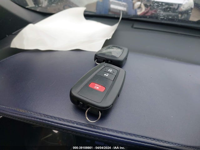 Toyota C-HR XLE 2020 NMTKHMBX6LR106780 Image 11