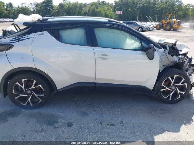 Toyota C-HR XLE 2020 NMTKHMBX6LR106780 Image 13