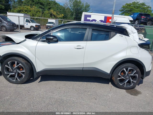 Toyota C-HR XLE 2020 NMTKHMBX6LR106780 Image 14