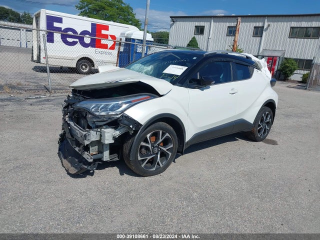 Toyota C-HR XLE 2020 NMTKHMBX6LR106780 Image 2