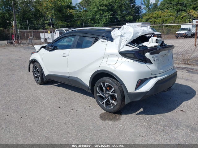 Toyota C-HR XLE 2020 NMTKHMBX6LR106780 Image 3