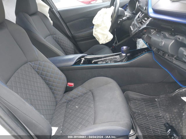 Toyota C-HR XLE 2020 NMTKHMBX6LR106780 Image 5