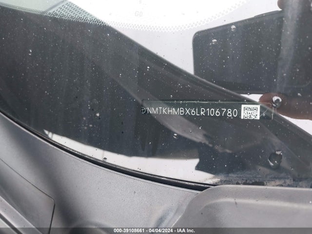 Toyota C-HR XLE 2020 NMTKHMBX6LR106780 Image 9