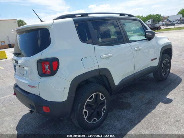 ZACCJBCT3FPC33305 Jeep Renegade Trailhawk