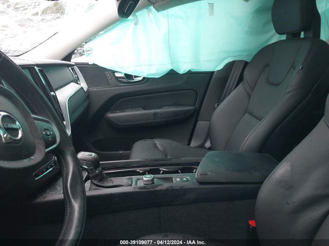 Volvo Xc60 T5 Momentum 2018 YV4102RK7J1075615 Image 5